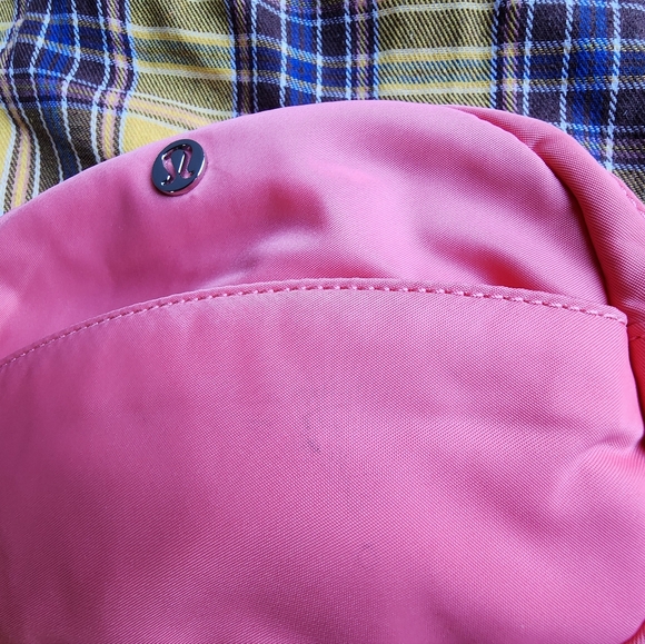 Lululemon City Essentials Mini Pouch - Picture 7 of 7